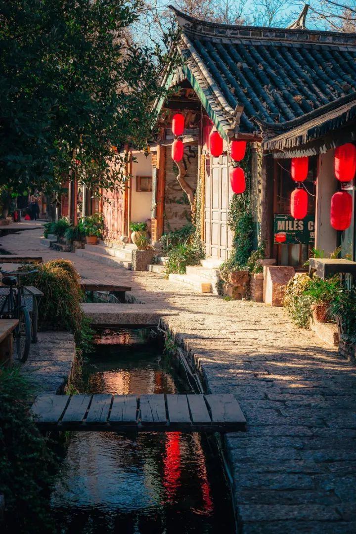 小土豆在中央大街冰钢琴弹奏，网友：哈尔滨音乐之都名不虚传